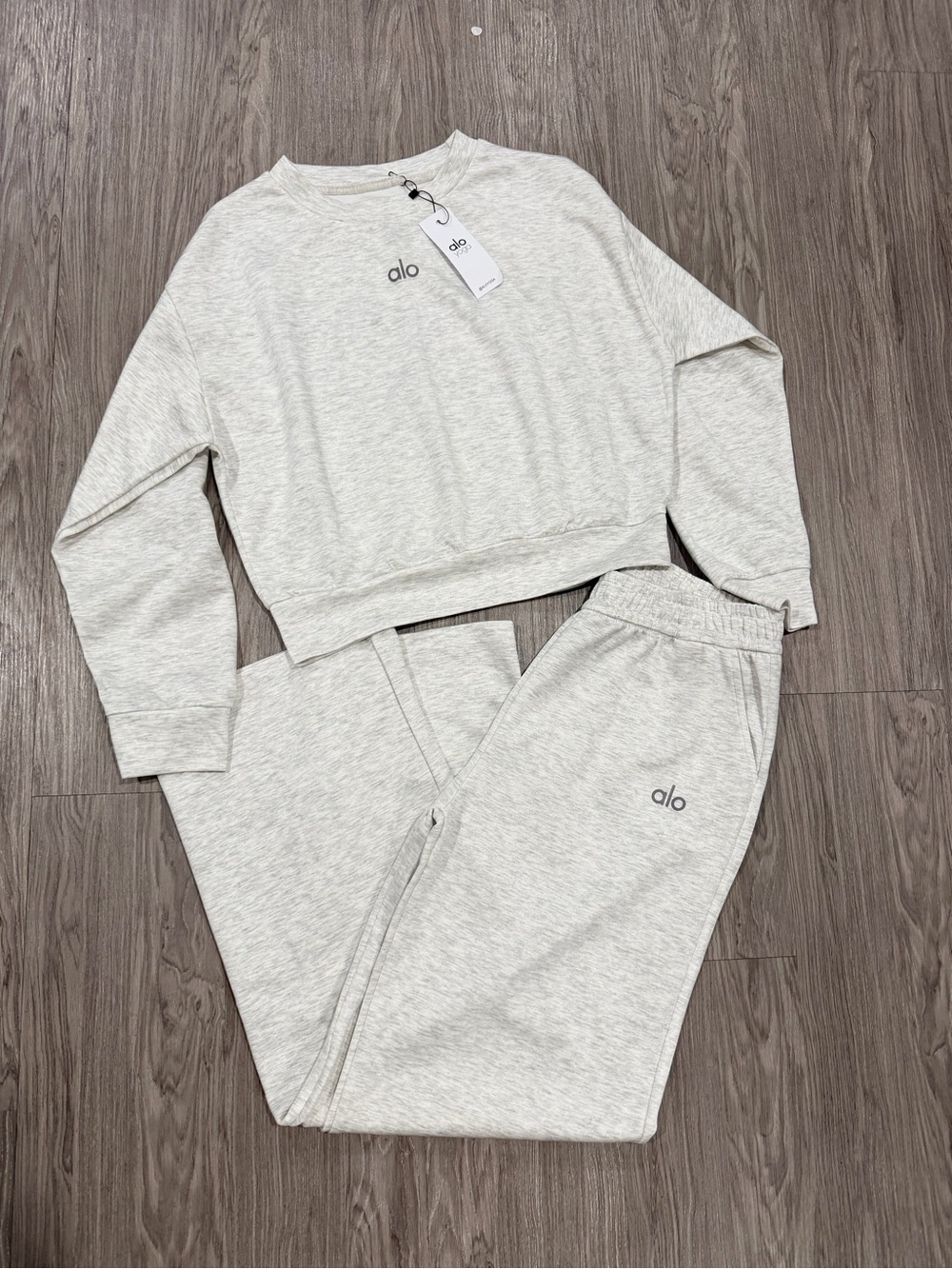 ALO Yoga Heather Cream Cropped Sweatshirt & Joggers Lounge Set - Picture 2 of 2